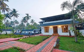 Waves And Shores Pool Beach Villa
